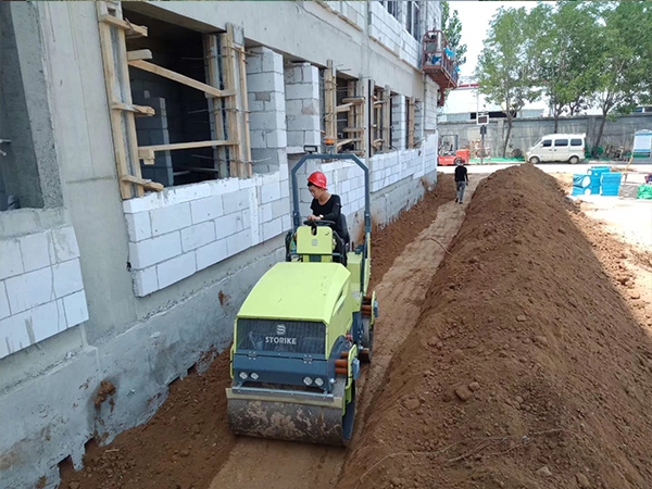 Small road roller working video